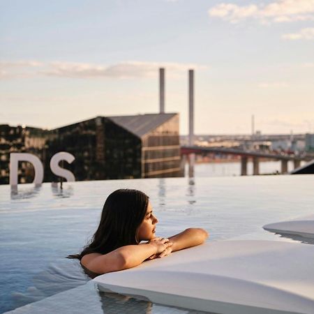 Melbourne Marriott Hotel Docklands Buitenkant foto Skyline pool