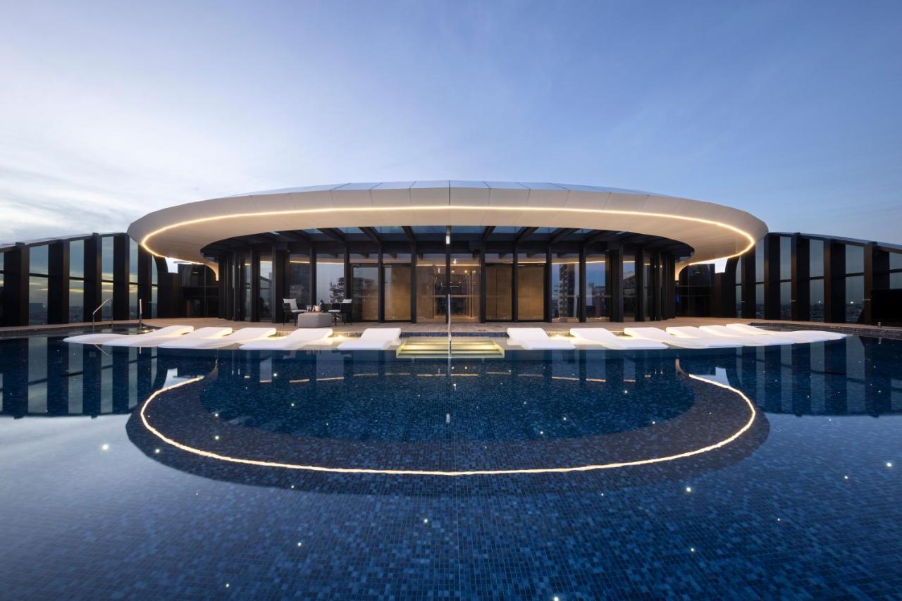 Melbourne Marriott Hotel Docklands Buitenkant foto The Sky Pool at One Blackfriars