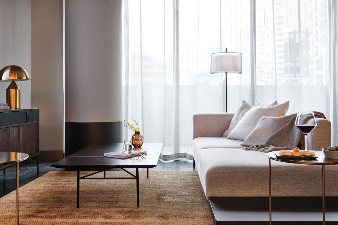 Melbourne Marriott Hotel Docklands Buitenkant foto A living room in a private house