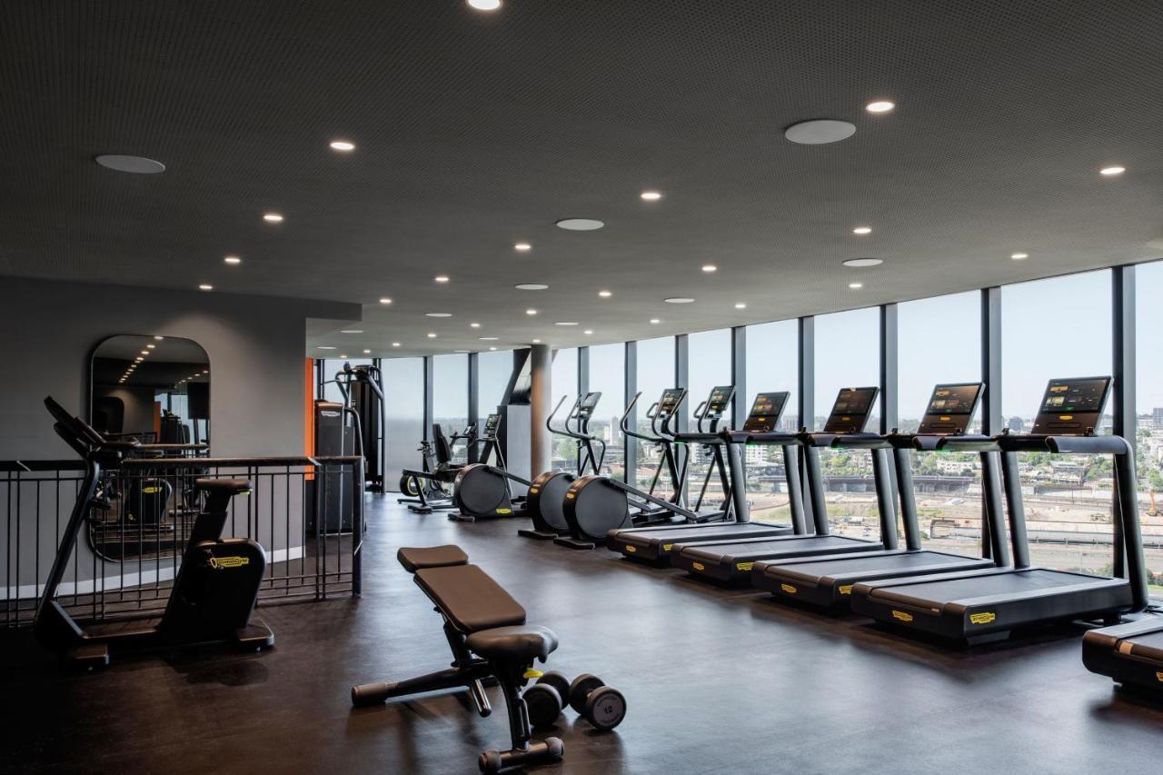 Melbourne Marriott Hotel Docklands Buitenkant foto The gym at the 2018-opened hotel