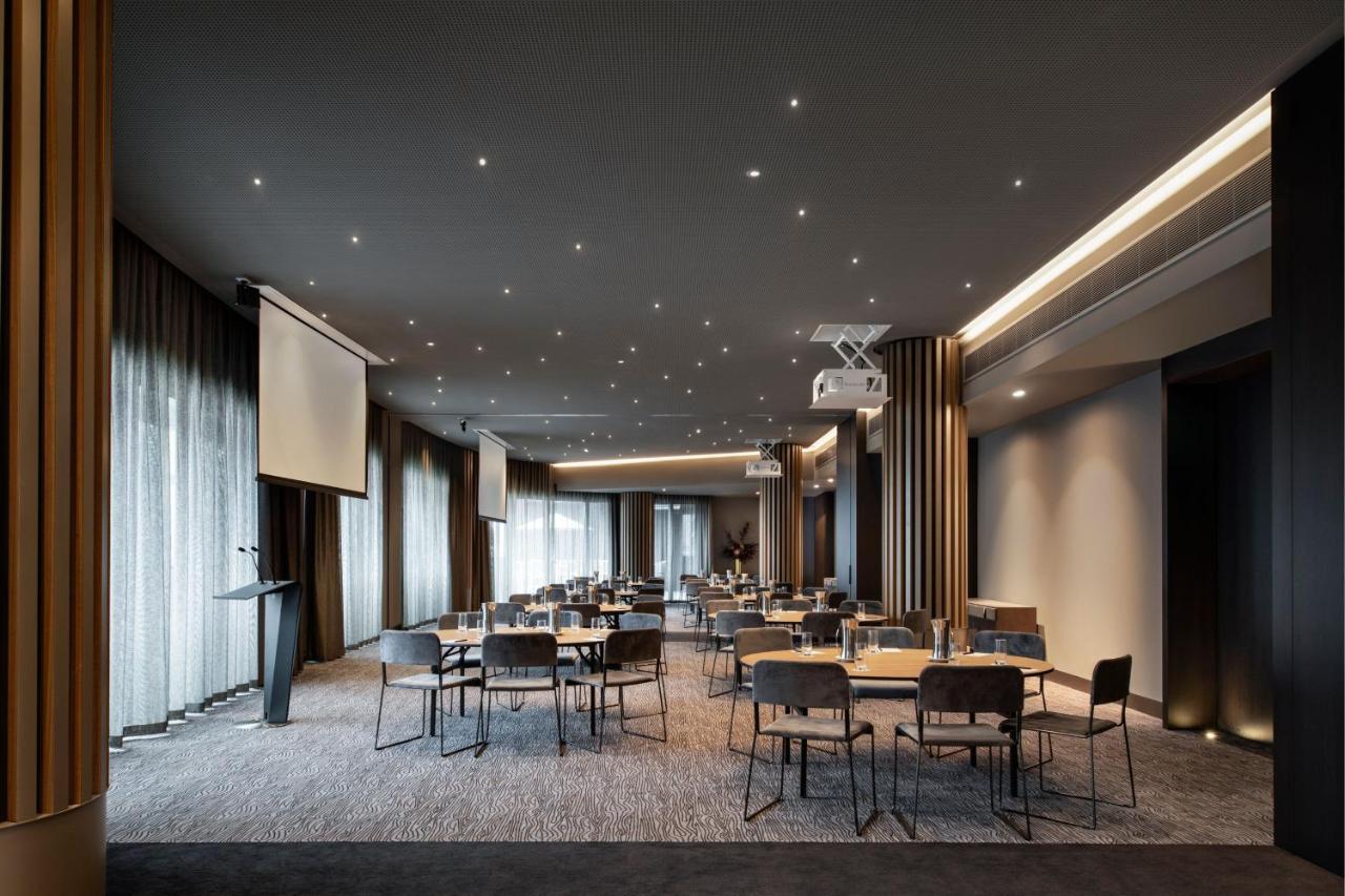 Melbourne Marriott Hotel Docklands Buitenkant foto The meeting room
