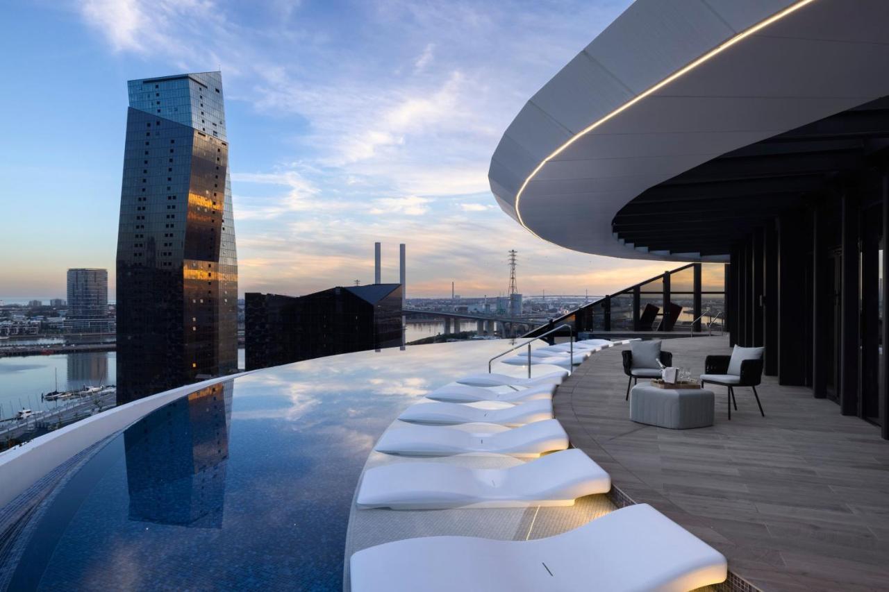 Melbourne Marriott Hotel Docklands Buitenkant foto Skyline pool