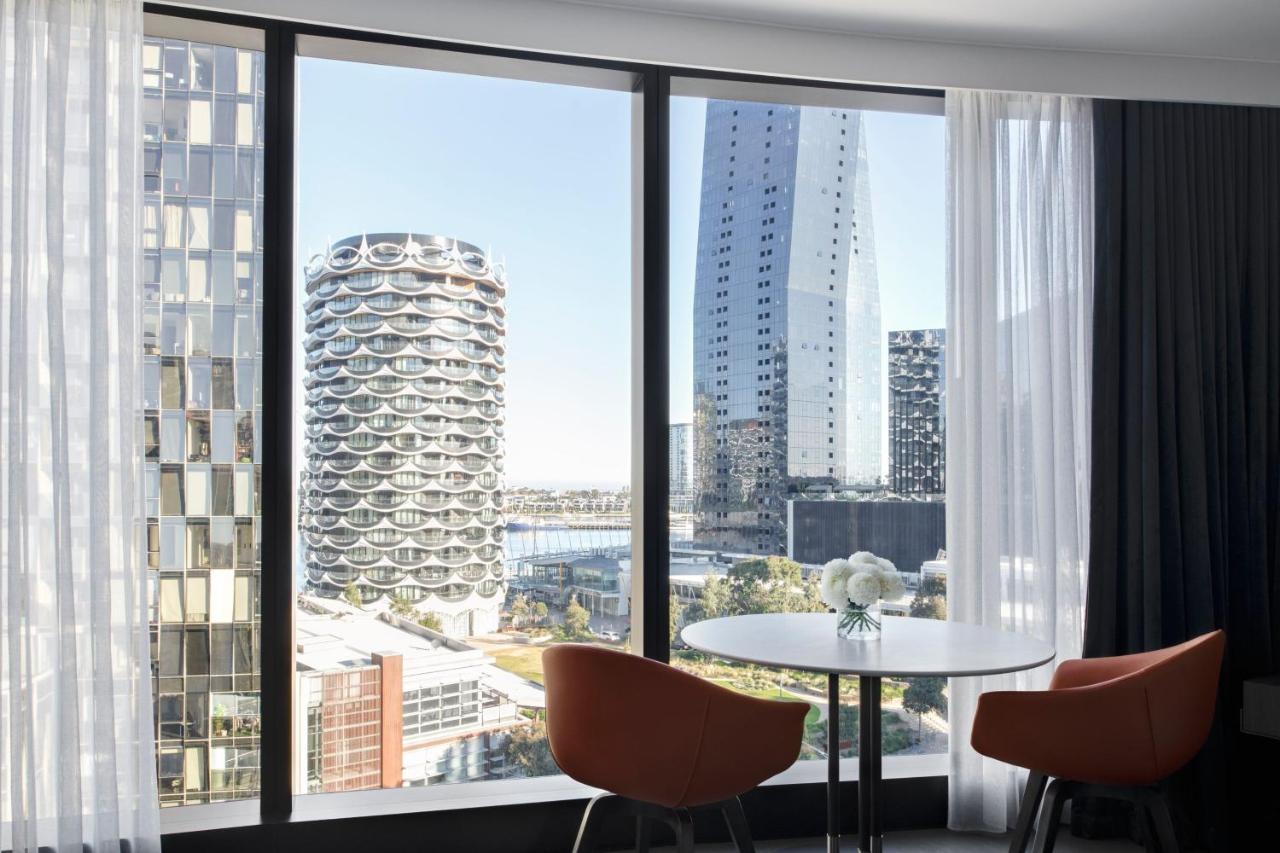 Melbourne Marriott Hotel Docklands Buitenkant foto View from a typical apartment