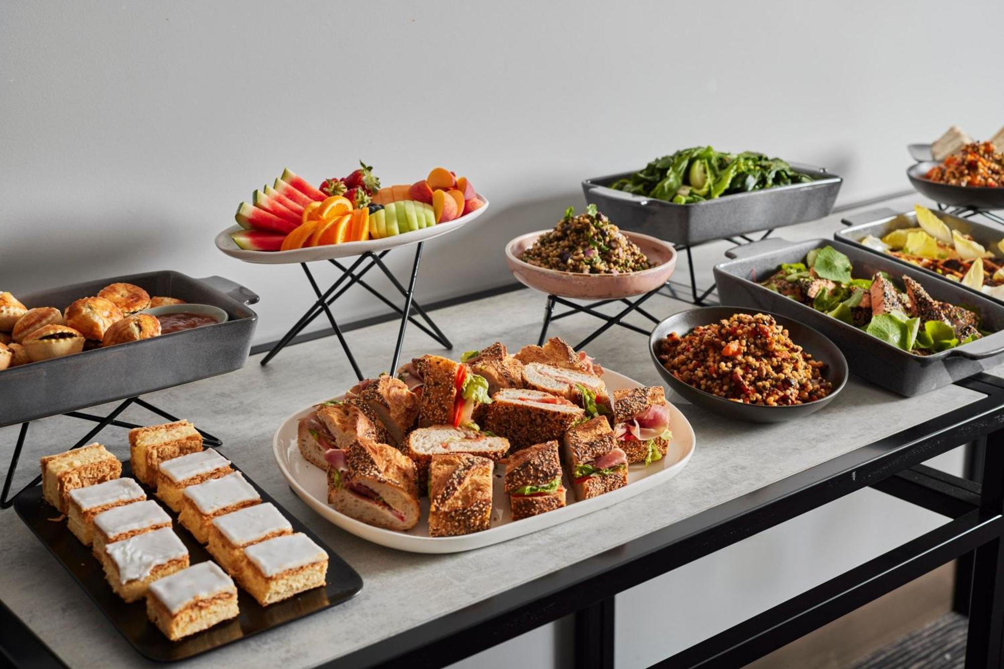 Melbourne Marriott Hotel Docklands Buitenkant foto A buffet