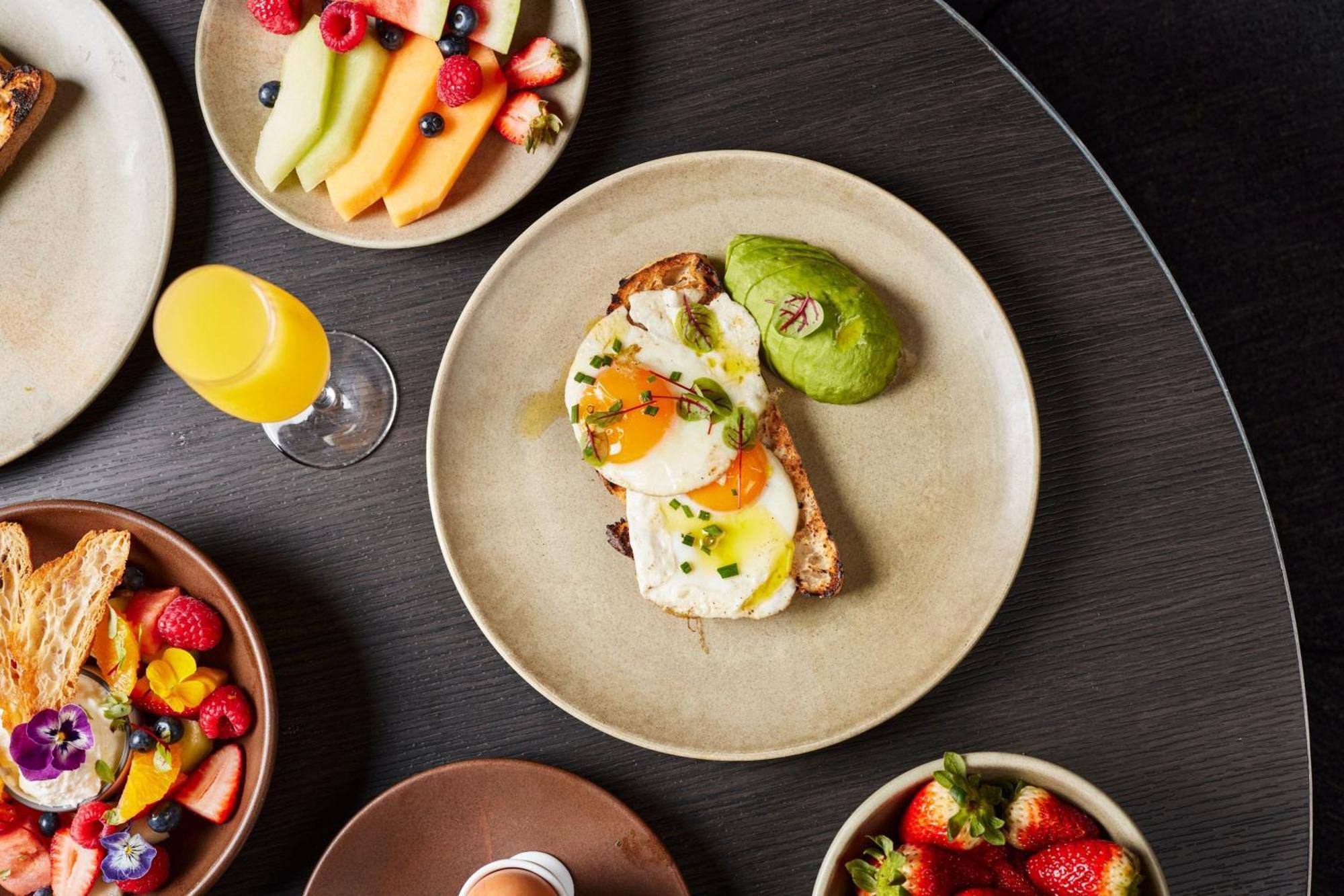 Melbourne Marriott Hotel Docklands Buitenkant foto Avocado and egg on toast