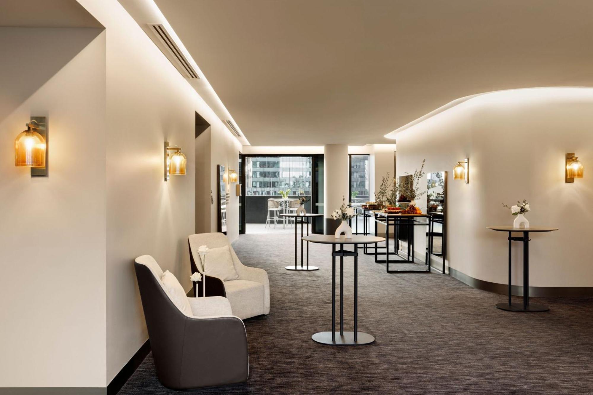 Melbourne Marriott Hotel Docklands Buitenkant foto The Club at Frankfurt Airport