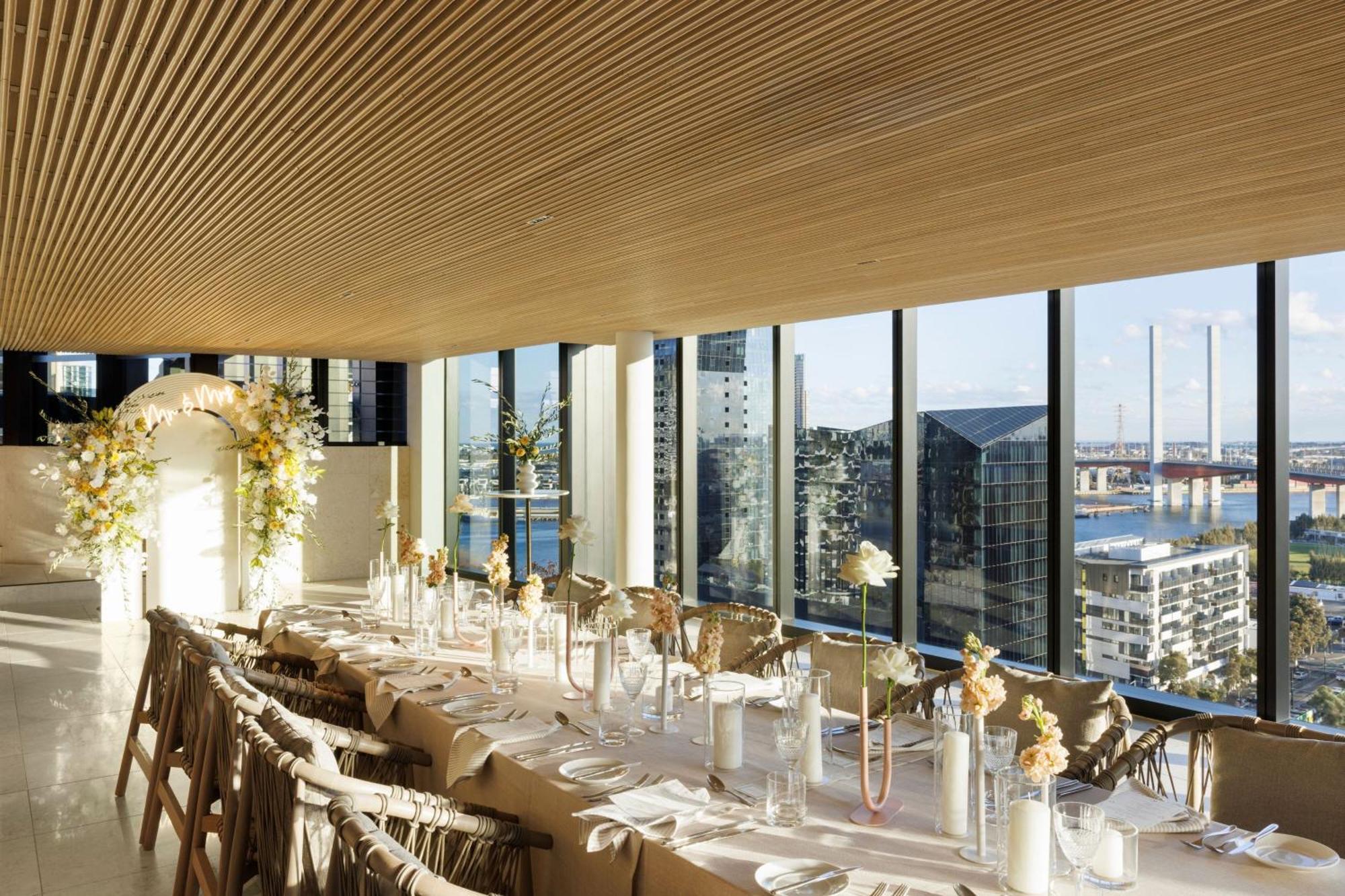 Melbourne Marriott Hotel Docklands Buitenkant foto The Skylight