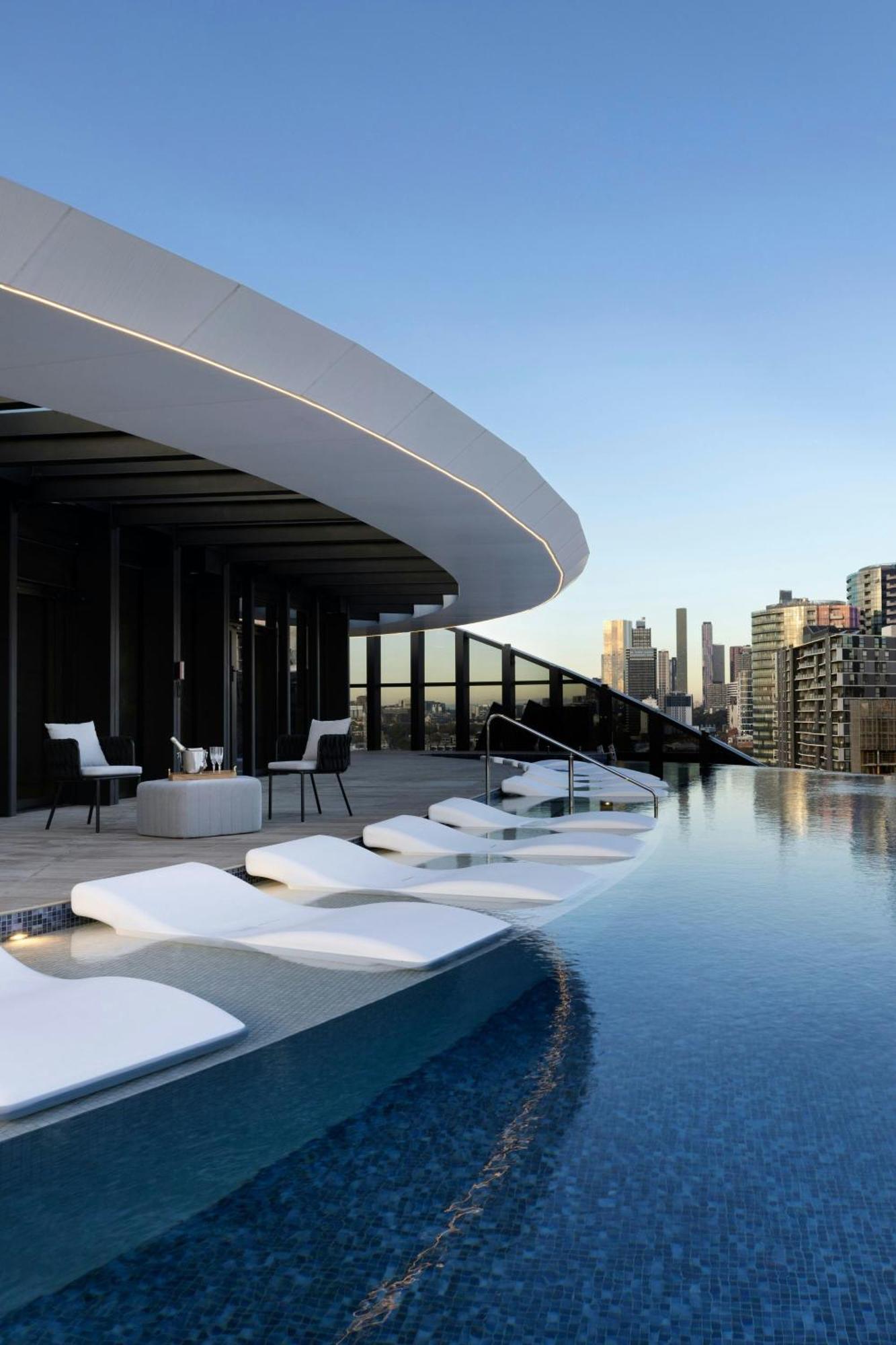 Melbourne Marriott Hotel Docklands Buitenkant foto The rooftop pool at The Standard East Village